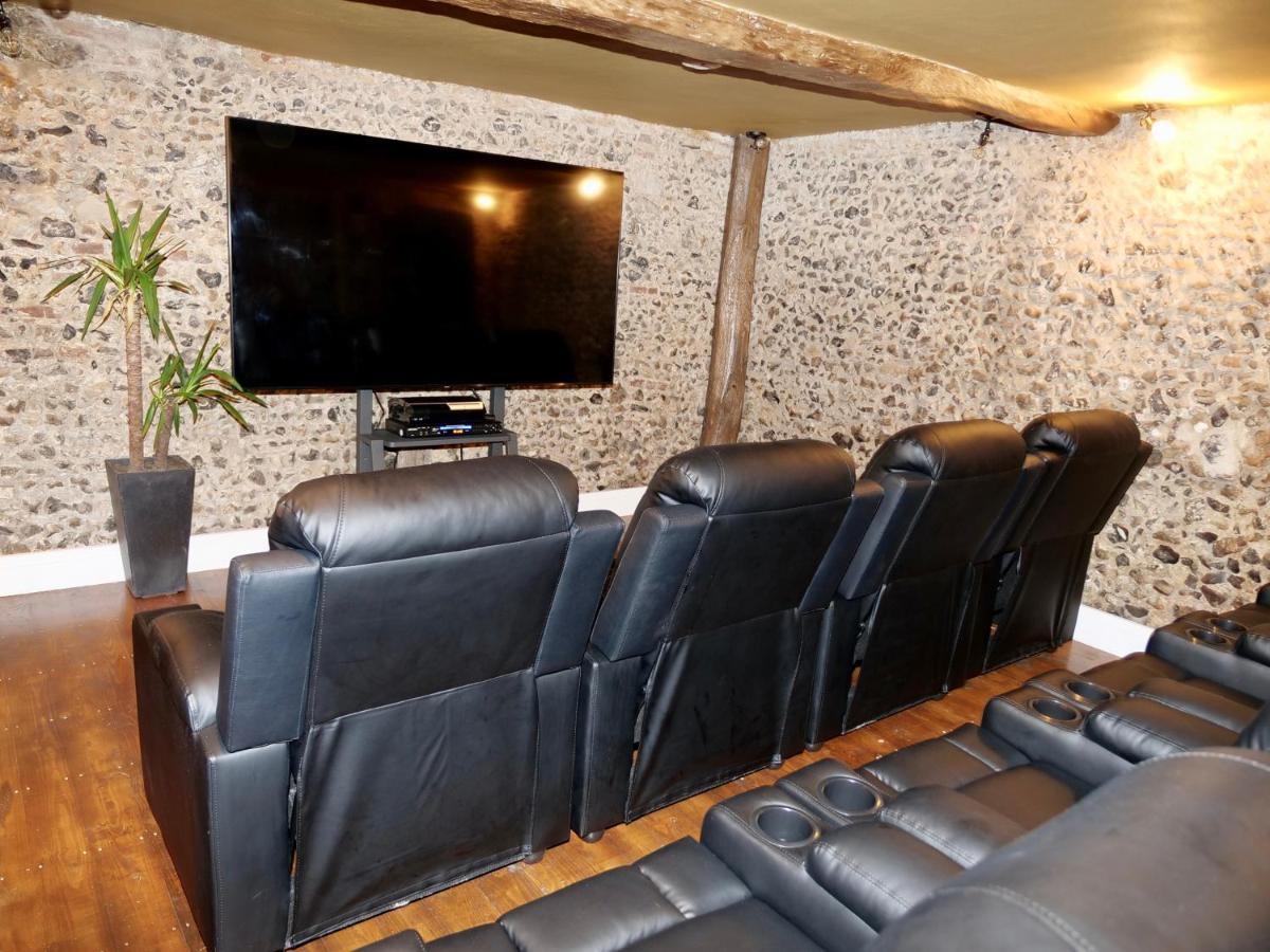 Luxury 9 Bed Manor House Hot Tub Cinema Room Skytv Сафрън Уолдън Екстериор снимка